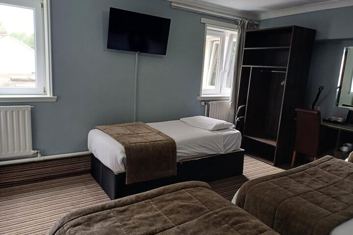 Room 27 of 69