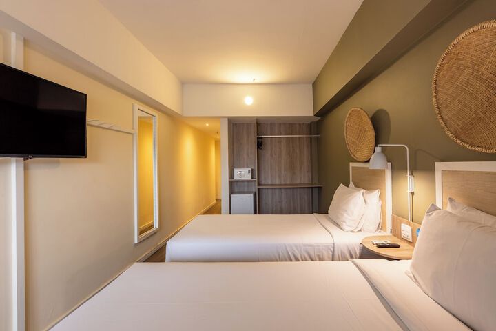 Room 6 of 43