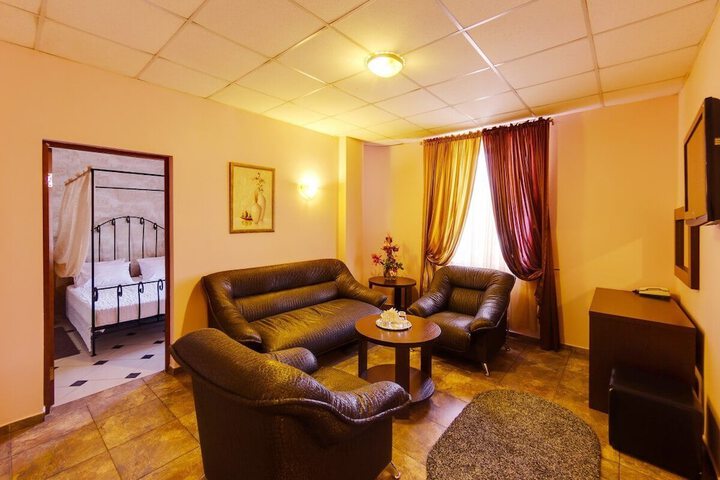 Room 4 of 51