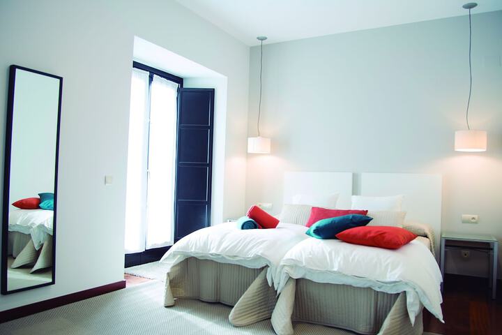 Room 8 of 75