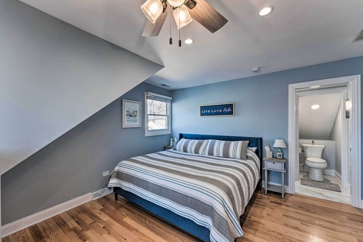 Lakefront Home w / Gorgeous Sunsets Kayaks, & Pier