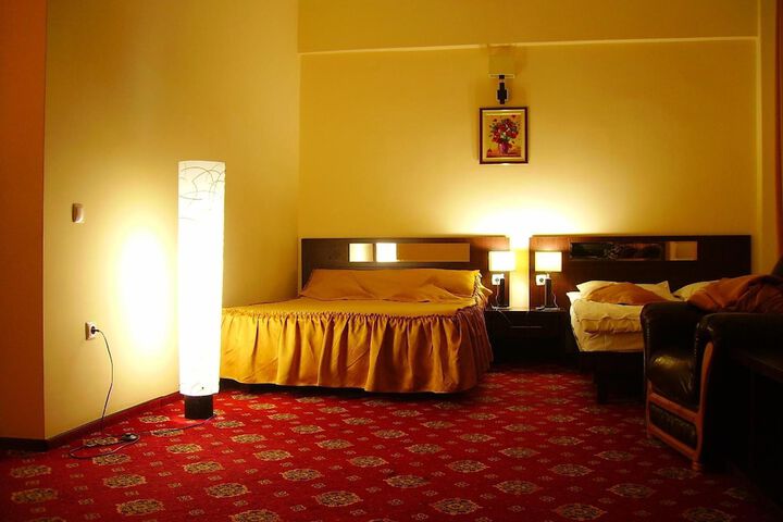 Room 16 of 30
