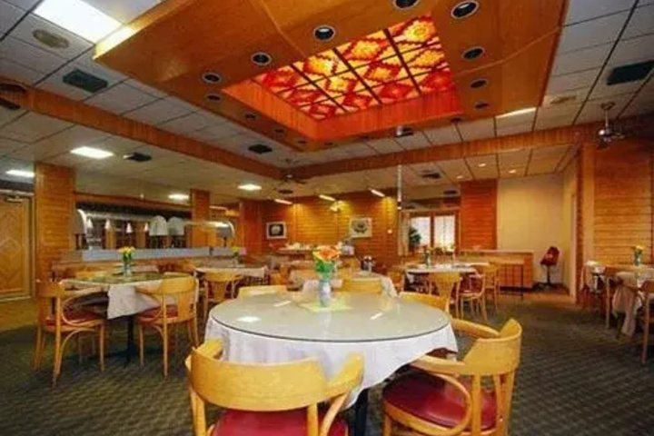 Dining 2 of 3