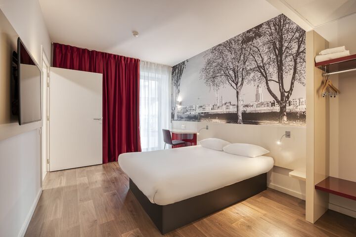Room 6 of 43