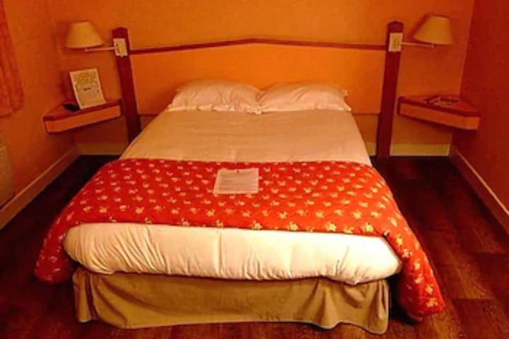 Room 8 of 61