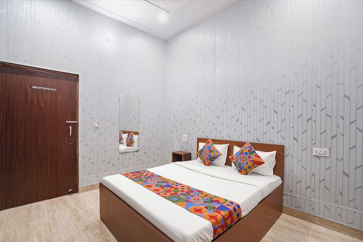 Room 18 of 28