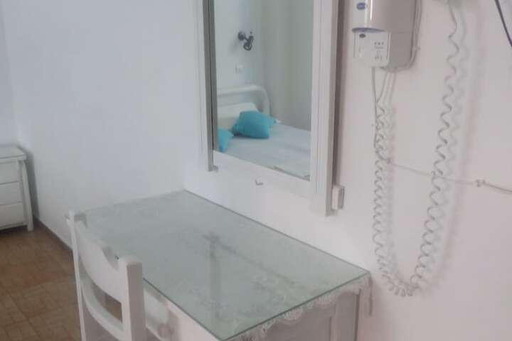 Room 7 of 16
