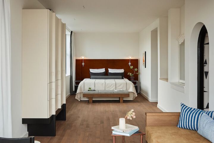 Room 3 of 40