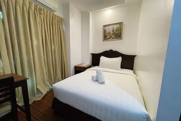 Room 42 of 79