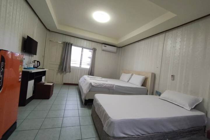 Room 7 of 12