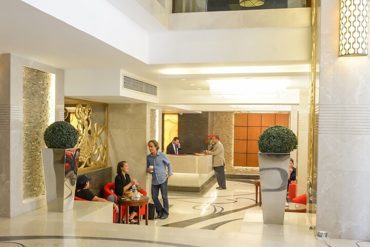 Entrance & Lobby