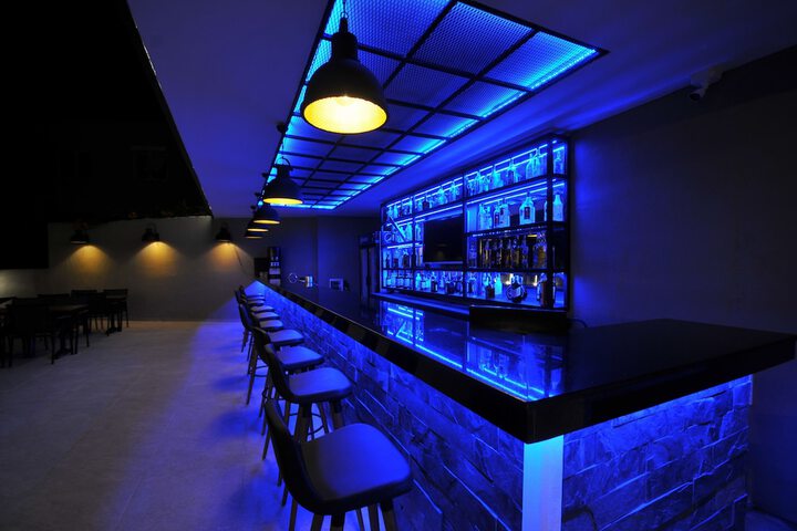 Lounge 36 of 39