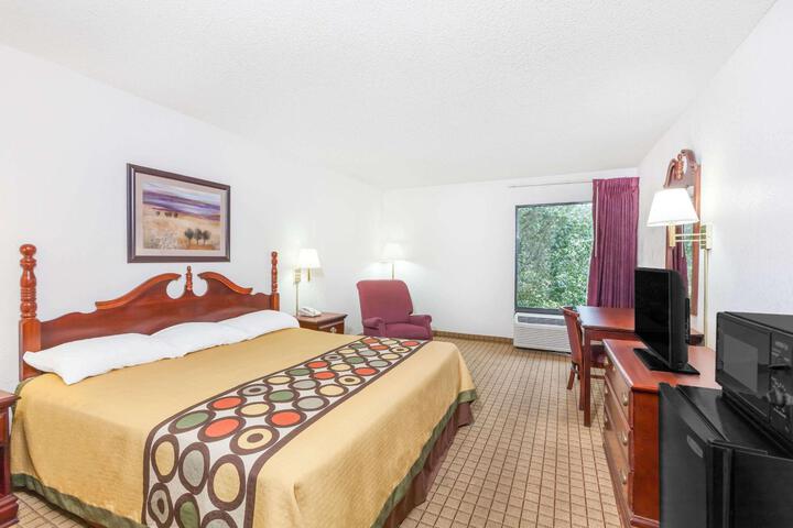 1 King Bed (12 of 14)