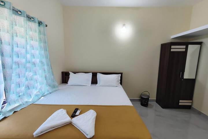 Room 4 of 20