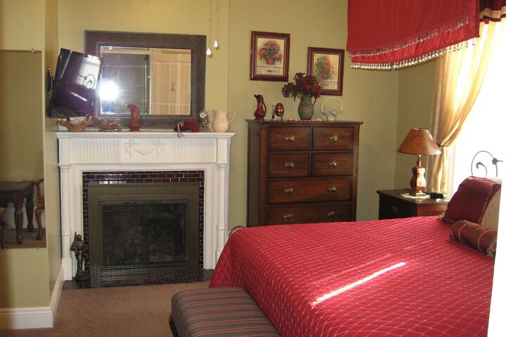 Room 3 of 114
