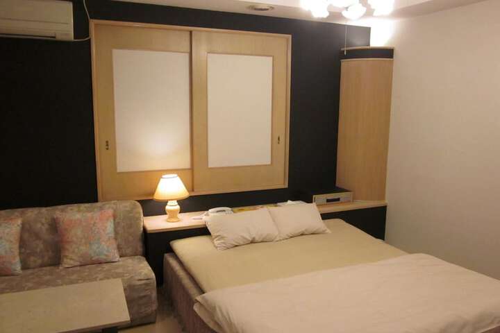 Room 14 of 43
