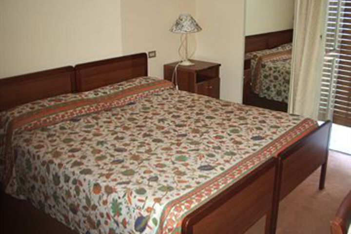 Room 4 of 23