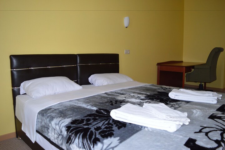 Room 13 of 34
