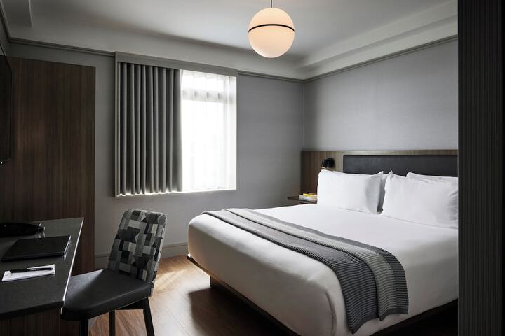 1 King Bed (2 of 5)