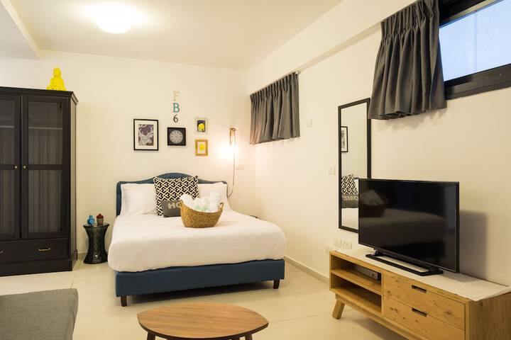 Room 8 of 77