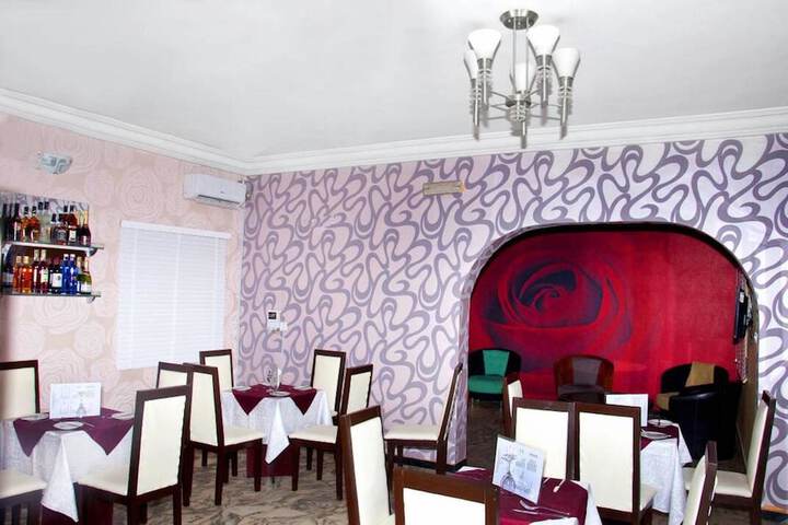 Dining 3 of 13