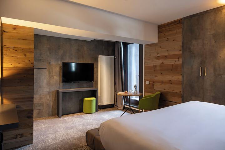 Room 10 of 57