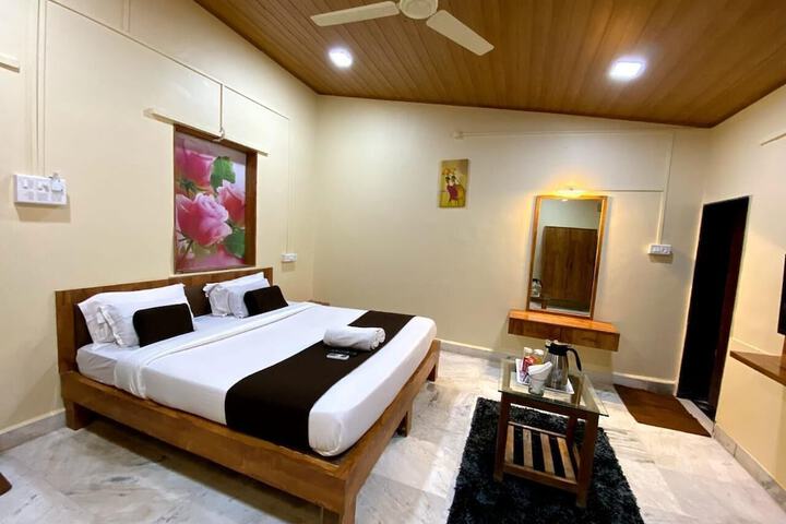 Room 2 of 11