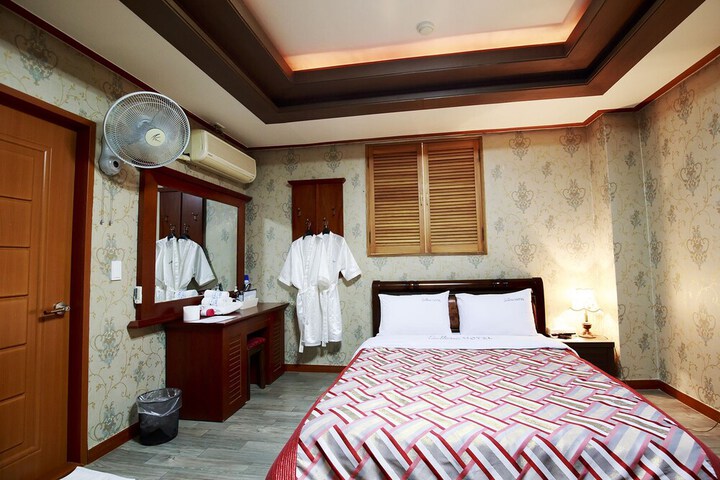 Room 10 of 47