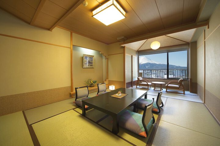 Room 28 of 114