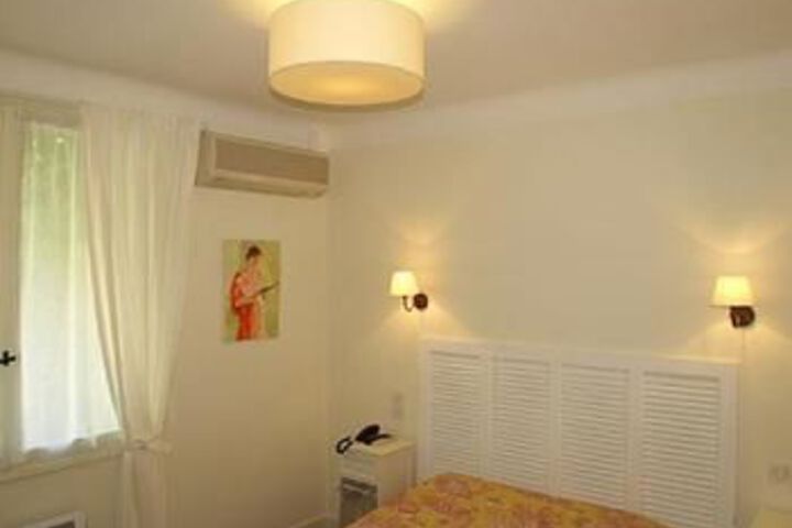 Room 33 of 46