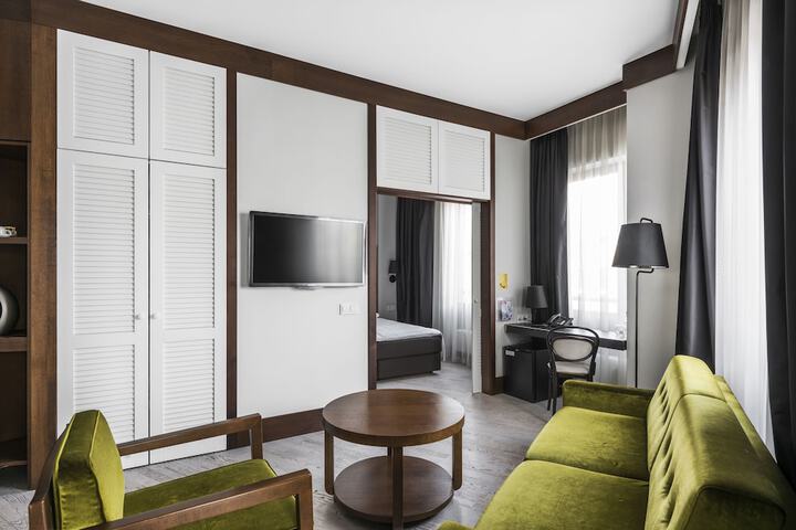 Room 21 of 137