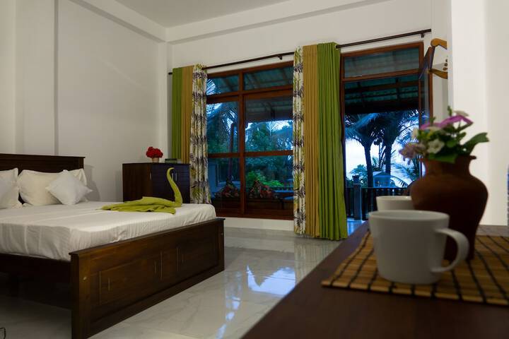 Room 6 of 12