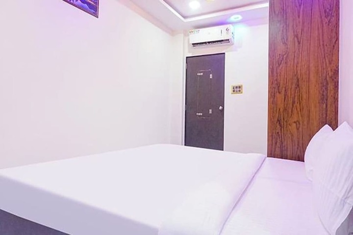 Room 14 of 30