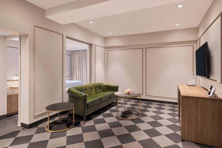 Room 25 of 103