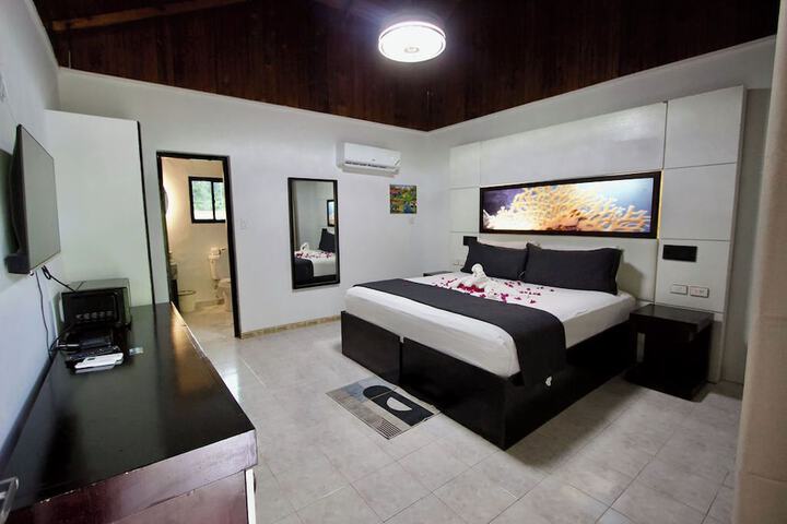 Room 8 of 37