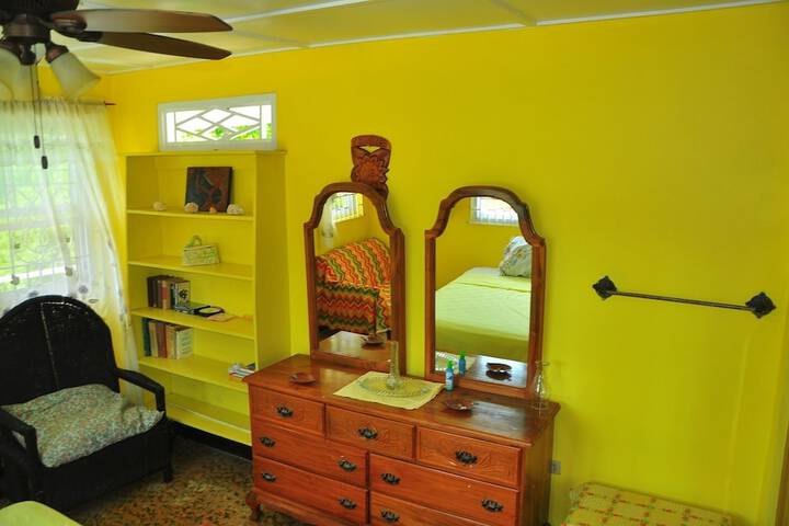 Room 4 of 10