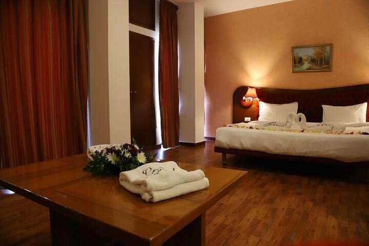 Room 7 of 12