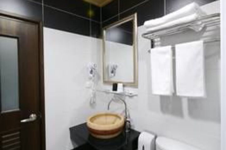 Room 10 of 39