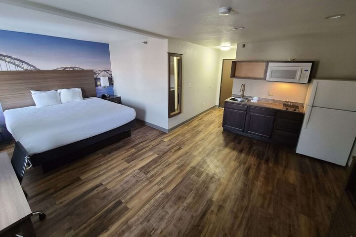 1 King Bed (12 of 14)