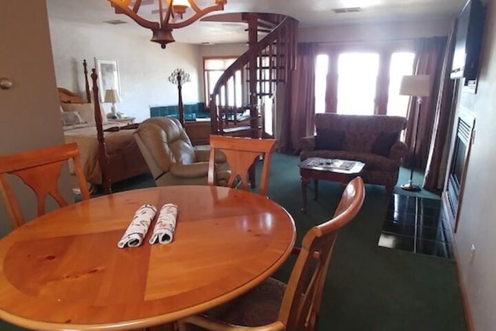 Room 6 of 128