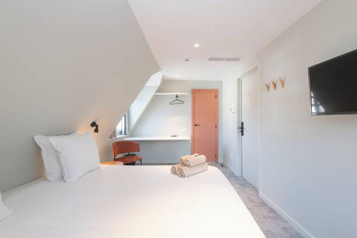 Room 73 of 148