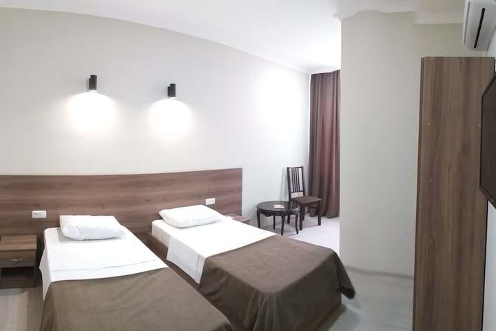 Room 8 of 47
