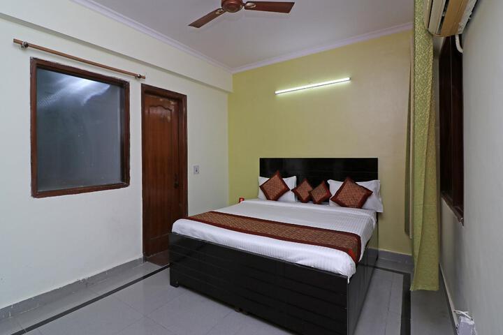 Room 3 of 8
