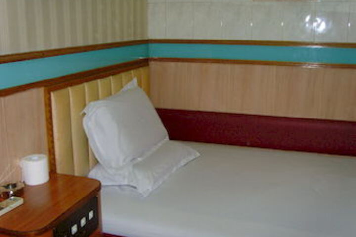 Room 10 of 18