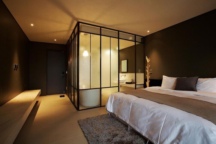 Room 11 of 26