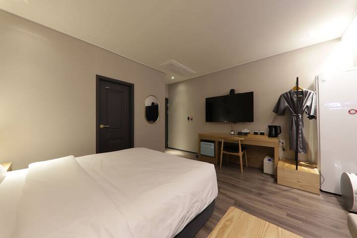 Room 16 of 64