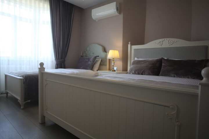 Room 12 of 110