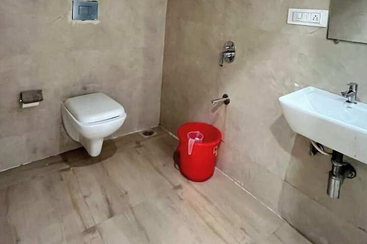 Room 8 of 13