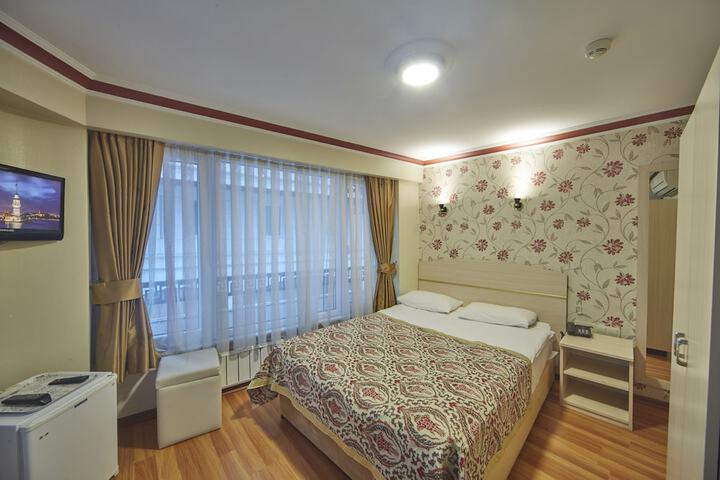 Room 8 of 42