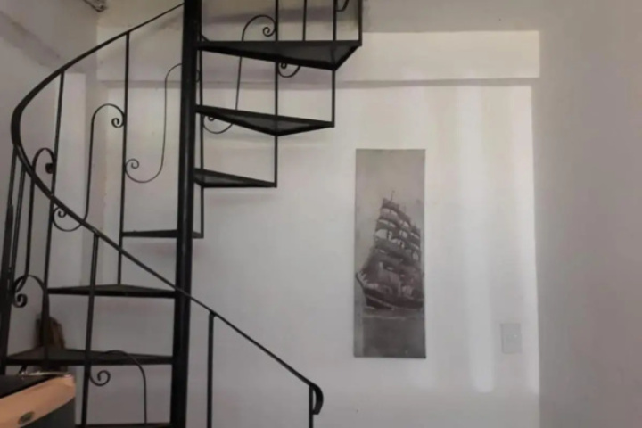 Room 8 of 17